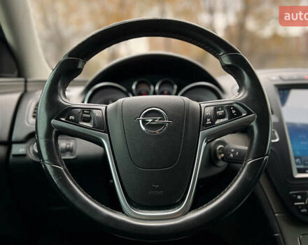 Чорний Опель Інсігнія, об'ємом двигуна 1.36 л та пробігом 161 тис. км за 8750 $, фото 7 на Automoto.ua