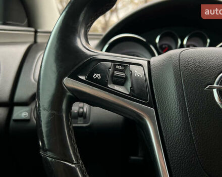 Чорний Опель Інсігнія, об'ємом двигуна 1.36 л та пробігом 161 тис. км за 8750 $, фото 8 на Automoto.ua