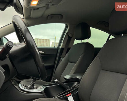 Чорний Опель Інсігнія, об'ємом двигуна 1.36 л та пробігом 161 тис. км за 8750 $, фото 6 на Automoto.ua