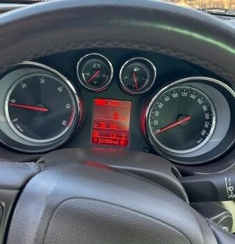 Чорний Опель Інсігнія, об'ємом двигуна 2 л та пробігом 227 тис. км за 8000 $, фото 5 на Automoto.ua