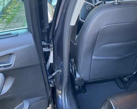 Черный Опель Инсигния, объемом двигателя 1.96 л и пробегом 208 тыс. км за 7750 $, фото 40 на Automoto.ua