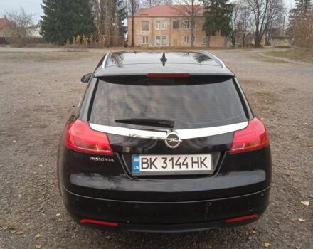 Черный Опель Инсигния, объемом двигателя 1.6 л и пробегом 240 тыс. км за 5600 $, фото 2 на Automoto.ua
