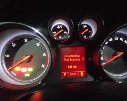 Черный Опель Инсигния, объемом двигателя 2 л и пробегом 328 тыс. км за 3200 $, фото 5 на Automoto.ua