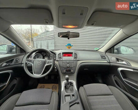 Черный Опель Инсигния, объемом двигателя 1.6 л и пробегом 246 тыс. км за 8000 $, фото 5 на Automoto.ua