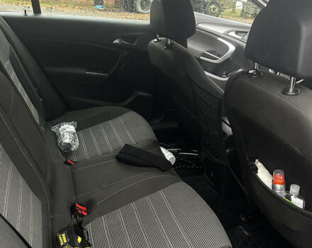 Чорний Опель Інсігнія, об'ємом двигуна 1.96 л та пробігом 288 тис. км за 6000 $, фото 12 на Automoto.ua