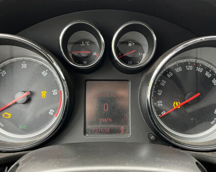 Черный Опель Инсигния, объемом двигателя 2 л и пробегом 237 тыс. км за 6700 $, фото 12 на Automoto.ua