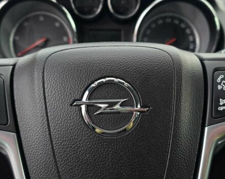 Черный Опель Инсигния, объемом двигателя 1.96 л и пробегом 197 тыс. км за 6999 $, фото 7 на Automoto.ua