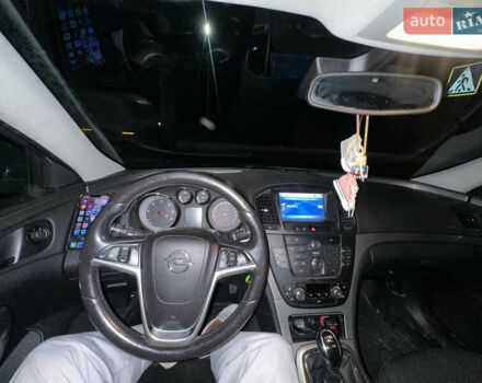 Чорний Опель Інсігнія, об'ємом двигуна 1.96 л та пробігом 215 тис. км за 7777 $, фото 2 на Automoto.ua