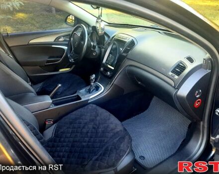 Чорний Опель Інсігнія, об'ємом двигуна 2 л та пробігом 300 тис. км за 7900 $, фото 1 на Automoto.ua