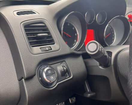 Черный Опель Инсигния, объемом двигателя 1.96 л и пробегом 300 тыс. км за 10400 $, фото 36 на Automoto.ua