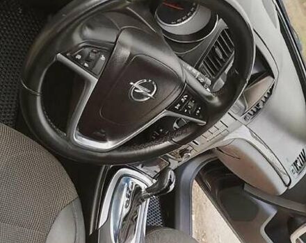 Черный Опель Инсигния, объемом двигателя 1.96 л и пробегом 298 тыс. км за 10000 $, фото 8 на Automoto.ua