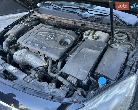 Чорний Опель Інсігнія, об'ємом двигуна 2 л та пробігом 261 тис. км за 8500 $, фото 37 на Automoto.ua