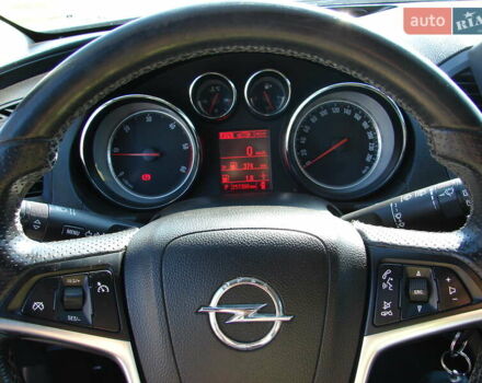 Черный Опель Инсигния, объемом двигателя 2 л и пробегом 257 тыс. км за 9500 $, фото 12 на Automoto.ua