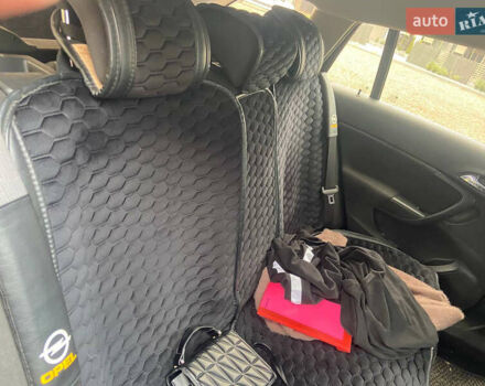 Черный Опель Инсигния, объемом двигателя 2 л и пробегом 270 тыс. км за 8800 $, фото 13 на Automoto.ua