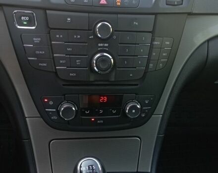 Чорний Опель Інсігнія, об'ємом двигуна 2 л та пробігом 236 тис. км за 8800 $, фото 5 на Automoto.ua