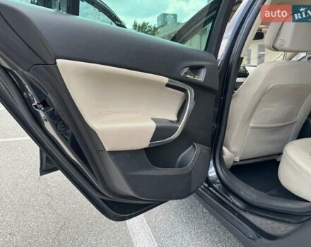 Чорний Опель Інсігнія, об'ємом двигуна 1.96 л та пробігом 237 тис. км за 12000 $, фото 9 на Automoto.ua