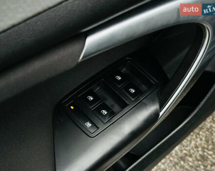 Чорний Опель Інсігнія, об'ємом двигуна 1.96 л та пробігом 264 тис. км за 9800 $, фото 26 на Automoto.ua