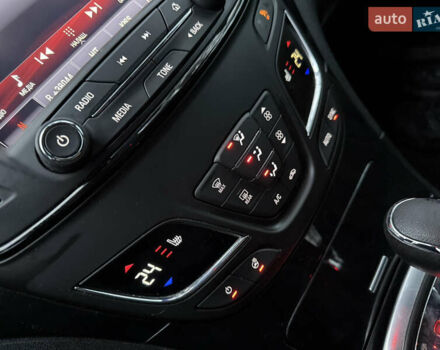 Чорний Опель Інсігнія, об'ємом двигуна 1.6 л та пробігом 276 тис. км за 8700 $, фото 8 на Automoto.ua