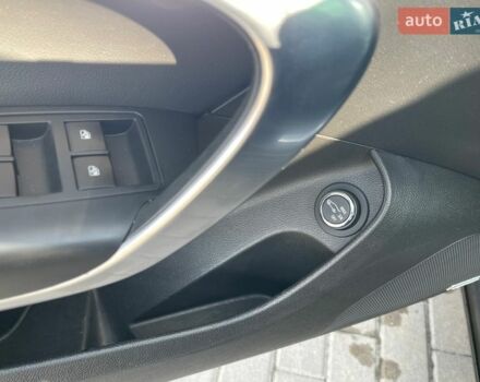 Черный Опель Инсигния, объемом двигателя 1.6 л и пробегом 250 тыс. км за 9000 $, фото 24 на Automoto.ua