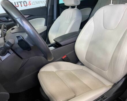 Черный Опель Инсигния, объемом двигателя 2 л и пробегом 140 тыс. км за 19950 $, фото 6 на Automoto.ua