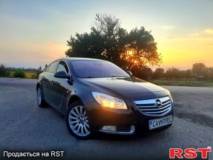 Чорний Опель Інсігнія, об'ємом двигуна 2 л та пробігом 265 тис. км за 8000 $, фото 1 на Automoto.ua