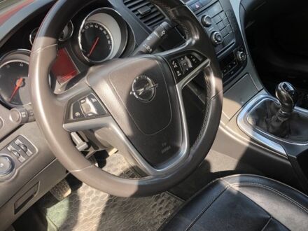 Чорний Опель Інсігнія, об'ємом двигуна 2 л та пробігом 265 тис. км за 8000 $, фото 1 на Automoto.ua