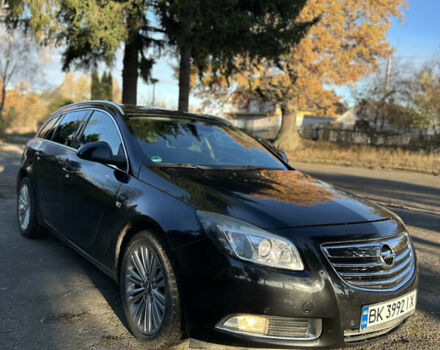 Черный Опель Инсигния, объемом двигателя 1.96 л и пробегом 303 тыс. км за 7500 $, фото 1 на Automoto.ua