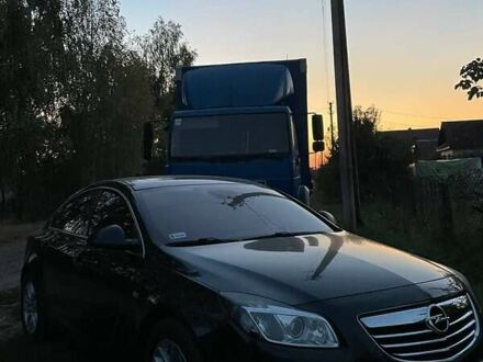Чорний Опель Інсігнія, об'ємом двигуна 2 л та пробігом 290 тис. км за 7400 $, фото 1 на Automoto.ua