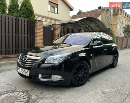 Черный Опель Инсигния, объемом двигателя 2 л и пробегом 307 тыс. км за 8500 $, фото 1 на Automoto.ua