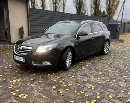 Чорний Опель Інсігнія, об'ємом двигуна 2 л та пробігом 251 тис. км за 9000 $, фото 1 на Automoto.ua