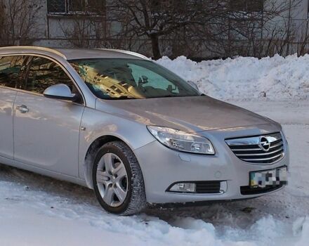 Черный Опель Инсигния, объемом двигателя 1.6 л и пробегом 256 тыс. км за 8000 $, фото 1 на Automoto.ua