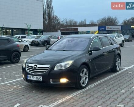 Чорний Опель Інсігнія, об'ємом двигуна 2 л та пробігом 270 тис. км за 8100 $, фото 1 на Automoto.ua