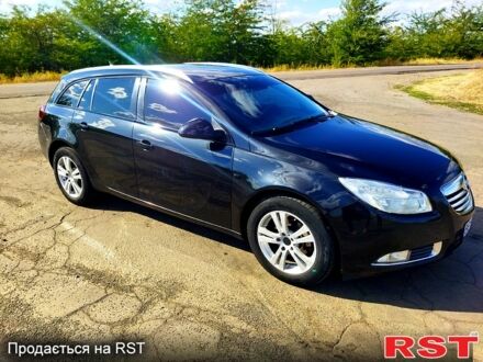 Черный Опель Инсигния, объемом двигателя 2 л и пробегом 300 тыс. км за 7200 $, фото 1 на Automoto.ua