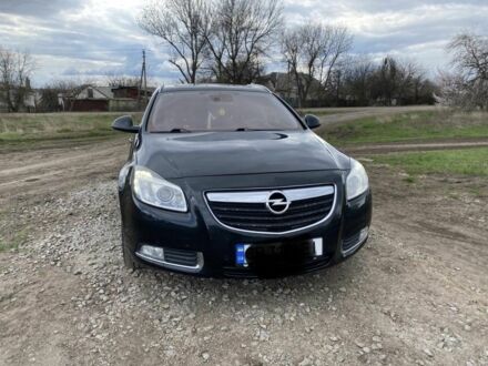 Чорний Опель Інсігнія, об'ємом двигуна 2 л та пробігом 200 тис. км за 9000 $, фото 1 на Automoto.ua