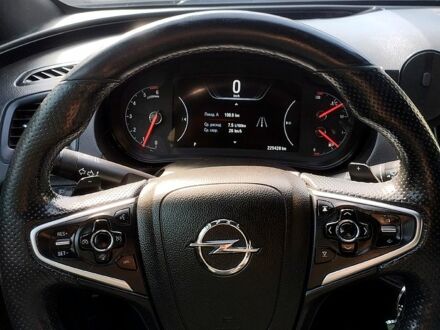 Черный Опель Инсигния, объемом двигателя 1.6 л и пробегом 225 тыс. км за 11700 $, фото 1 на Automoto.ua