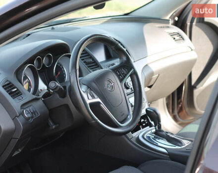 Коричневий Опель Інсігнія, об'ємом двигуна 1.96 л та пробігом 225 тис. км за 8700 $, фото 8 на Automoto.ua