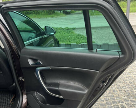 Коричневий Опель Інсігнія, об'ємом двигуна 1.96 л та пробігом 256 тис. км за 10200 $, фото 13 на Automoto.ua