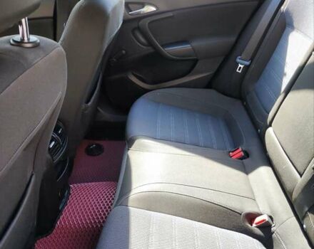 Красный Опель Инсигния, объемом двигателя 1.96 л и пробегом 217 тыс. км за 7400 $, фото 19 на Automoto.ua