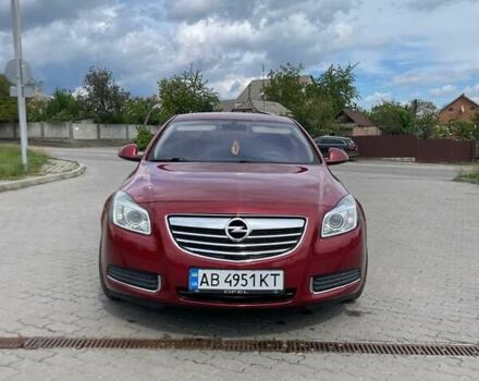 Красный Опель Инсигния, объемом двигателя 2 л и пробегом 240 тыс. км за 8300 $, фото 1 на Automoto.ua