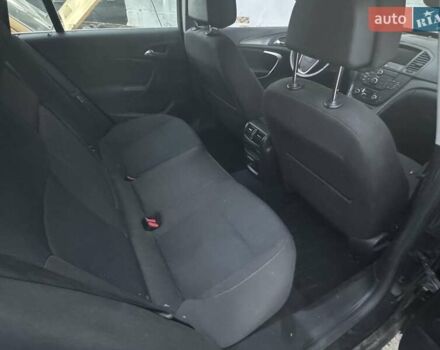 Опель Інсігнія 2010 у Белой Церкве на Automoto.ua Опель Інсігнія, об'ємом двигуна 2 л та пробігом 300 тис. км за 1999 $, фото 3 на Automoto.ua