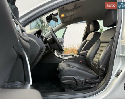 Сірий Опель Інсігнія, об'ємом двигуна 2 л та пробігом 219 тис. км за 7800 $, фото 38 на Automoto.ua