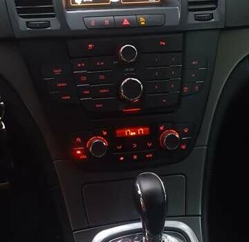 Серый Опель Инсигния, объемом двигателя 2 л и пробегом 221 тыс. км за 7700 $, фото 4 на Automoto.ua