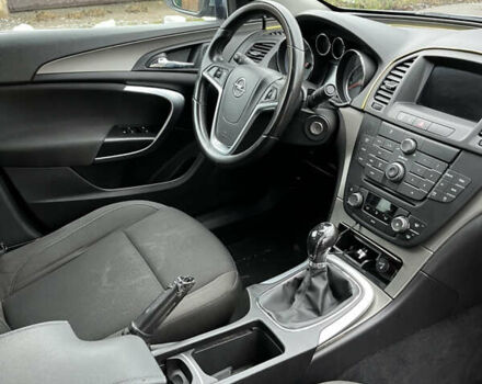 Серый Опель Инсигния, объемом двигателя 2 л и пробегом 260 тыс. км за 5500 $, фото 6 на Automoto.ua