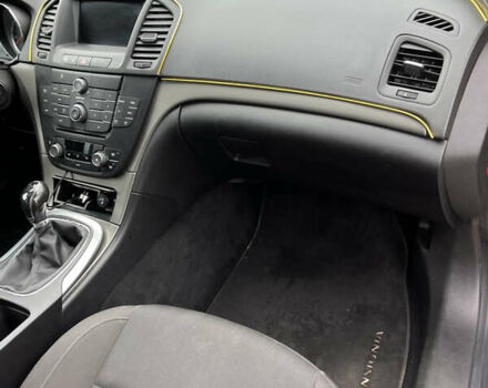 Серый Опель Инсигния, объемом двигателя 2 л и пробегом 260 тыс. км за 5500 $, фото 7 на Automoto.ua