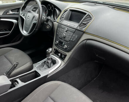 Серый Опель Инсигния, объемом двигателя 2 л и пробегом 260 тыс. км за 5500 $, фото 12 на Automoto.ua