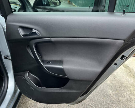 Серый Опель Инсигния, объемом двигателя 2 л и пробегом 260 тыс. км за 5500 $, фото 15 на Automoto.ua