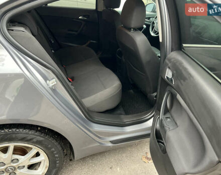 Серый Опель Инсигния, объемом двигателя 1.6 л и пробегом 155 тыс. км за 10100 $, фото 8 на Automoto.ua