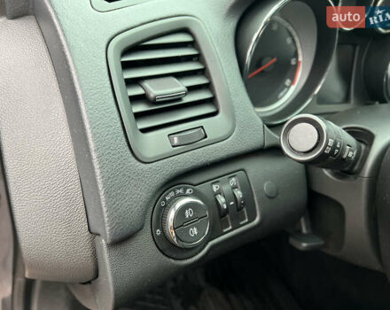 Серый Опель Инсигния, объемом двигателя 1.6 л и пробегом 155 тыс. км за 10300 $, фото 39 на Automoto.ua