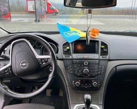 Серый Опель Инсигния, объемом двигателя 2 л и пробегом 220 тыс. км за 5999 $, фото 2 на Automoto.ua