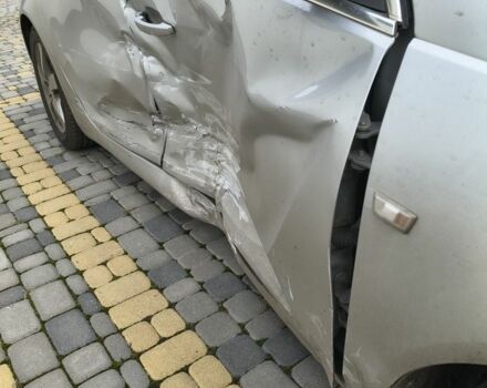 Серый Опель Инсигния, объемом двигателя 1.6 л и пробегом 185 тыс. км за 4500 $, фото 4 на Automoto.ua